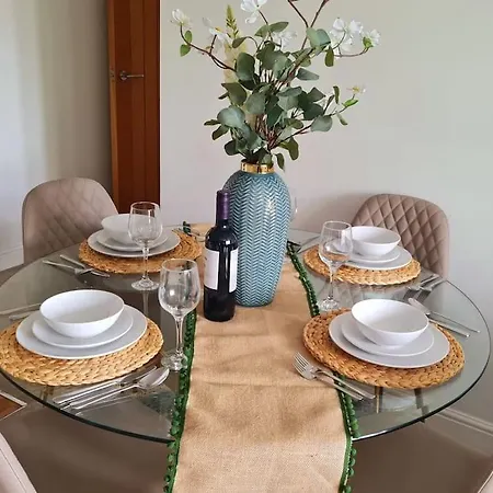 Chic 2 Bed Nr St George's Park *