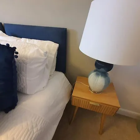 Chic 2 Bed Nr St George's Park *