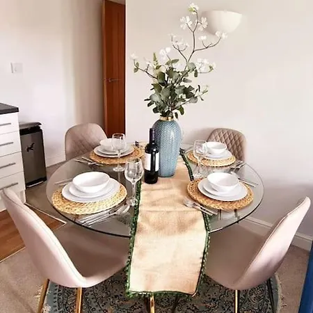 Chic 2 Bed Nr St George's Park Appartement