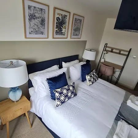 Chic 2 Bed Nr St George's Park Apartment Bristol