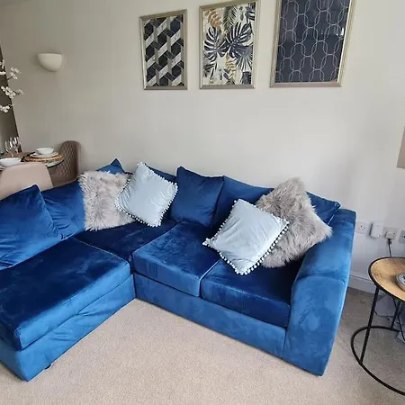 Chic 2 Bed Nr St George's Park Apartman *