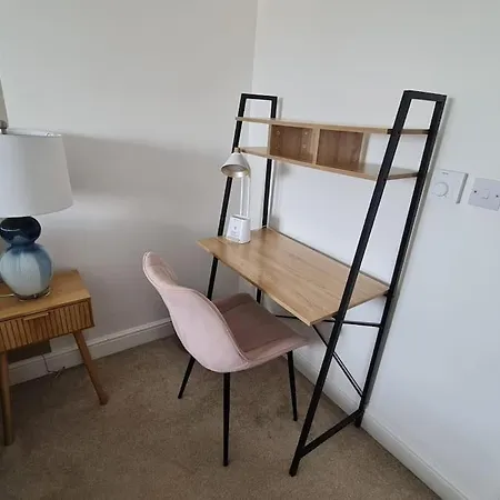 Chic 2 Bed Nr St George's Park Apartman