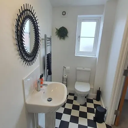 Chic 2 Bed Nr St George's Park *